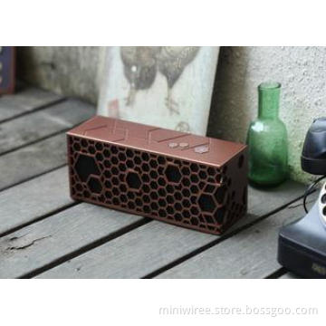 Portable Outdoor Bluetooth Speakers with 80Hz -16kHz Freque